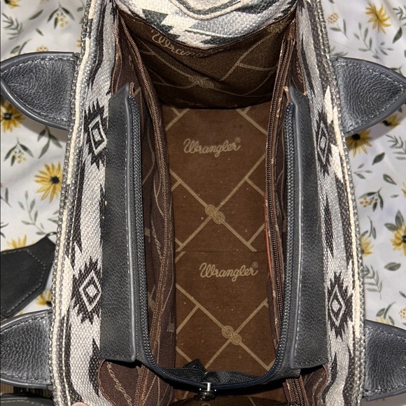 Wrangler Geometric Small Black and Gray Tote - Picture 7 of 9